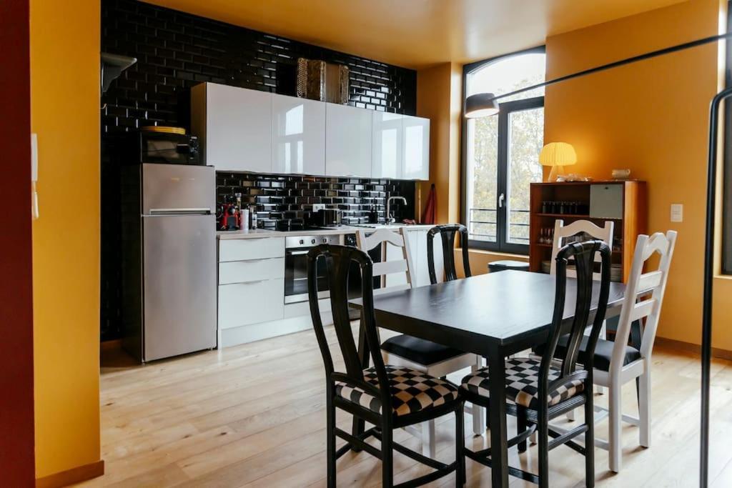 Ferienwohnung Le Retro Chic - Grand Duplex Pour 6 Dans Le Centre Lüttich Exterior foto