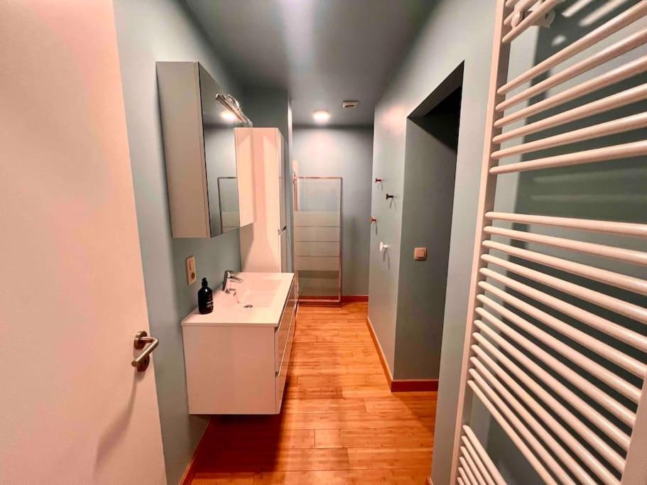 Ferienwohnung Le Retro Chic - Grand Duplex Pour 6 Dans Le Centre Lüttich Exterior foto